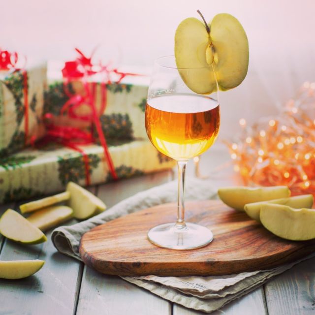 Apple Cider And Ginger Beer Immunity Boosting Bourbon Cocktail
 
It’s come to that time of the year where rapidly the days become shorter and the temperature plummets, which can make us feel a little bit more down than usual. And there is the stress of Christmas …
 
We here at Ellactiva have come up with a recipe for an immunity boosting and comforting Apple Cider and Ginger Beer Bourbon Cocktail which is perfect for this Christmas season. Not only is it delicious but the key ingredients can help provide you with a much-appreciated boost to your immune system. And well, then there is bourbon …
 
👆Click the link in our bio to get the recipe from our Blog.